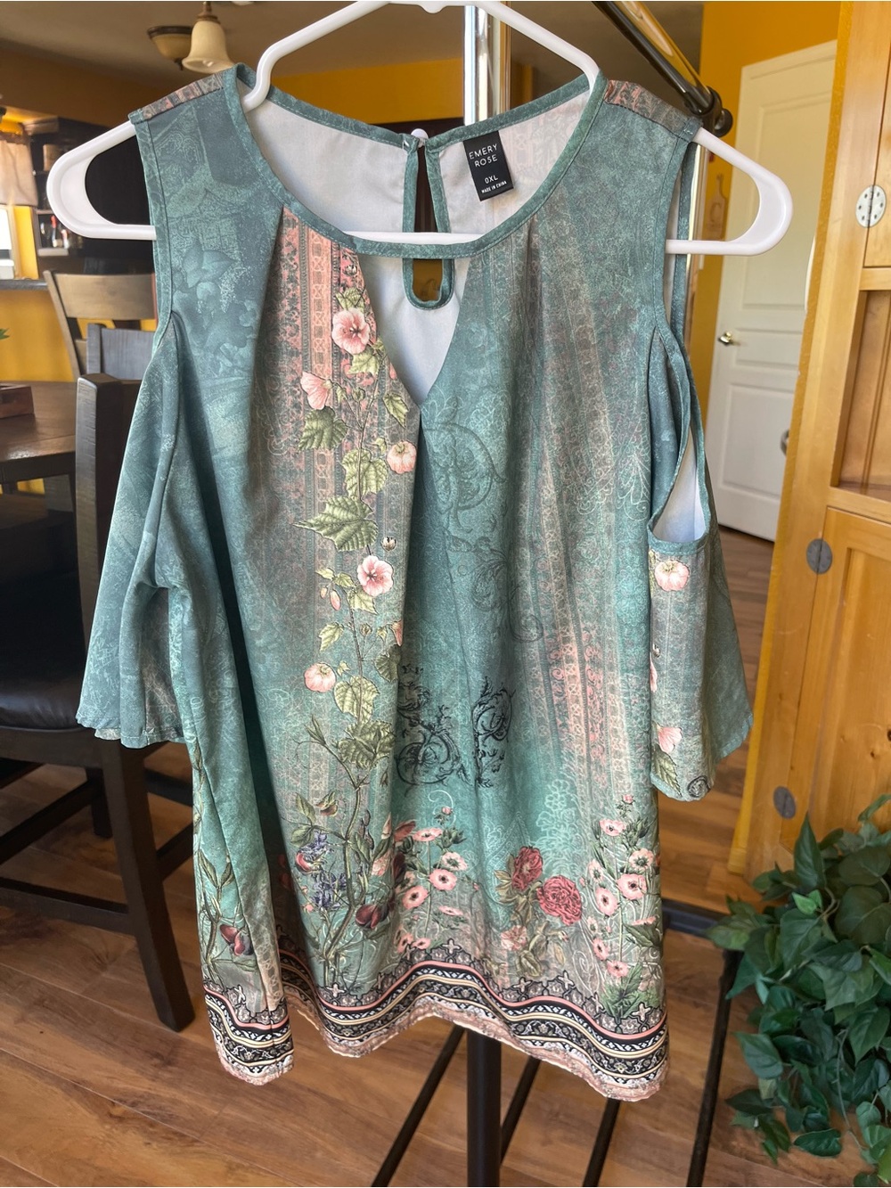 Women’s Cold-Shoulder Blouse - Size OXL
